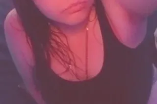 SQUIRT QUEEN COME GET ME AND H... - Image 4