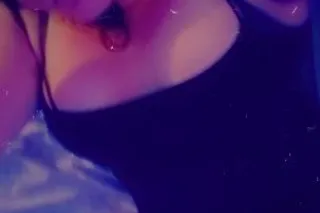 SQUIRT QUEEN COME GET ME AND H... - Image 1