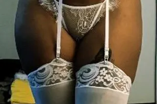 im bored, come play with me daddy 😘😏 - Image 1