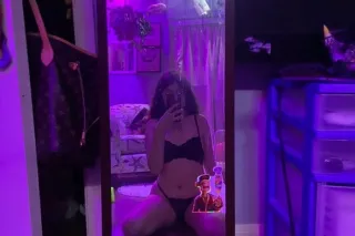 cum dive in this persian pussy 😍 - Image 2