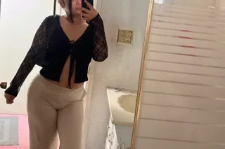 come have fun😍 no gamesno bare🚫 Mexican x Asian 💋 pussy good and tight💦 thick🤩 come have a good time good time only🥰 - Image 1