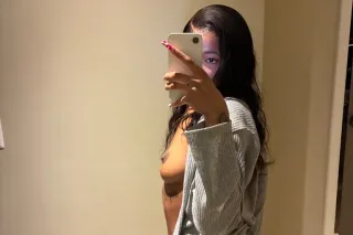 pretty petite w a phatt ah ! 🫣... - Image 1