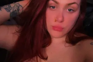 👀cum check out my huge DDD tit... - Image 1