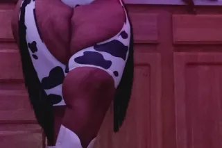 YElla Thick thighs on Deck! Asked about Caution while im here lets Wrap my thick around your 🧣 juuices 🥵🤤 - Image 8