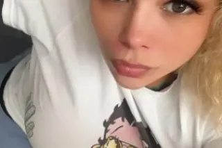 Blonde Beauty 💘 - 38 - Image 1