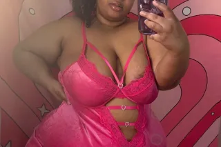 Your new favorite BBW obsessio... - Image 2