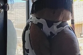 slim -Thick short thickYour Thick Goddess Filyhy Fantasy 😈😈 im available For your desire Thick Thighs - Image 1