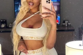 Come Enjoy A Pretty Face 🍆 Wit... - Image 2