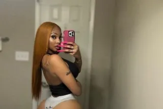 Come Enjoy A Pretty Face 🍆 Wit... - Image 1