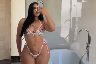 Hello, I'm Carina, a skinny girl, very kind and accommodating for any occase, always willing to give everything, baby - Image 3