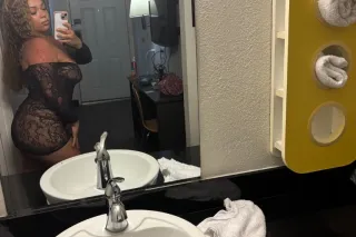 Top Notch College Cutie - Image 3