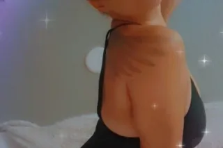 wet, juicy pussy , hot and ready snow bunny - Image 3