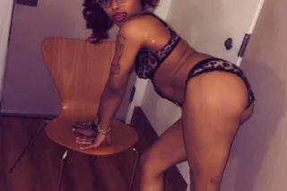 SNEAKY LINK SATURDAY 😩🤤🫶🏽 - Image 6