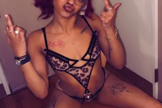 SNEAKY LINK SATURDAY 😩🤤🫶🏽 - Image 1