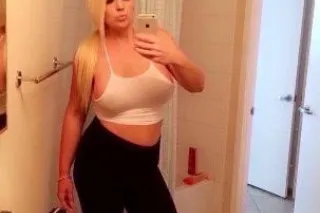 H0T bL0nDe PARTYGIRLS!! wanna play n fool around with us LETS PARTY!! - Image 8