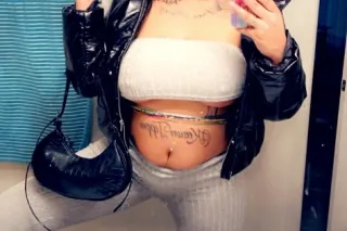 bare back 🫧 - 22 - Image 3