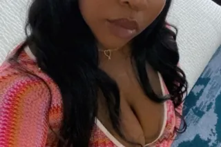 BUSTY !! 4"11 Big Booty 🍑 Black & Cuban 💞Available now - Image 3