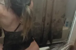 Hey handsome, no need to look ... - Image 3