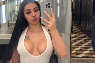 SHES SOO SEXYY🥵 - Image 3