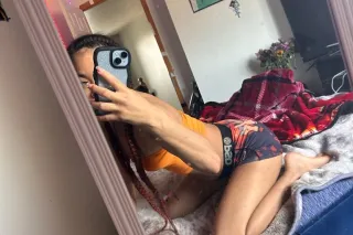 petite - Image 1