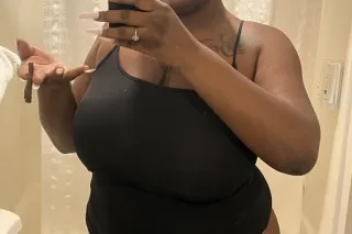BBW 🥂 Chicago Based • Tour Ready • Company ✈ - Image 2
