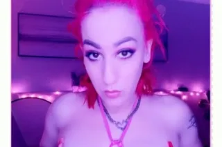 Outcalls/ Car fun. Young, Eager 2 Pleez, 5' 10" Slim and Curvy Alt. Tattoo Artist Hottie. - Image 1