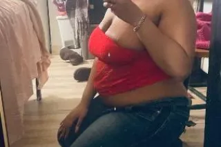 Lucky 🍀 , young think lightskin carribean latina 😘 - Image 5