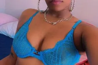 ITTY BITTY PETITE FREAK🤪 Outca... - Image 2