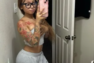 hey babes im in town come play with me 🌹💦💦💕💫🥰 - Image 1