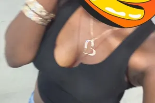 5‘5“ and real thick thighs, take a dive with this chocolate doll - Image 3