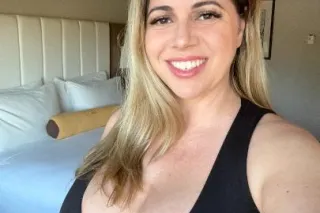 Sexy MILF - 42 - Image 4