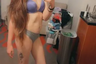 SEXY REDHEAD IS BACK!! COME GE... - Image 1