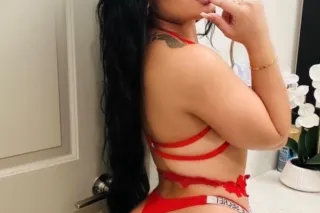 latina 🥰 - Image 1