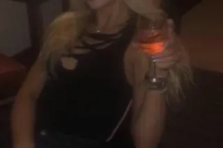 Film spcl Obedient Blonde in A... - Image 1