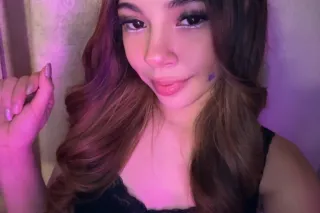 Young and sexy (HERE FOR 1WEEK... - Image 3