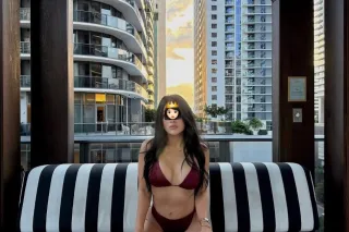 Una chica sexy y dulce dispues... - Image 1