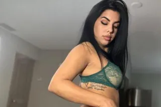 Chica latina en la Ciudad ,Soy... - Image 1