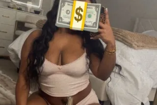 4'9 Petite BEST PUSSY N HEAD💦👅👅👅 - Image 1