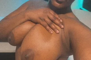 WET THROAT and WAP💦.... Come put that dick down my throat ! - Image 2