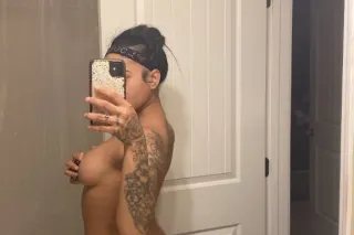 doing deals come see me ❤ - 22 - Image 1