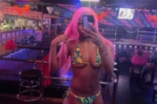Young creamy pussy😩 - Image 1