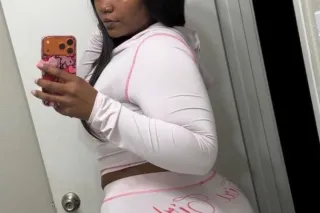 LET ME TREAT YOU RIGHT🫵🏽😍😍💦💦🌊💧💧 - Image 3