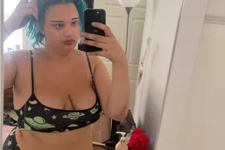 YOUR FAV CHUBBY 18 yo PARTY GIRL!❄ come make it snow on me baby❄ Let me keep you company and show you a good time💋 - Image 5