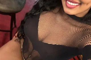 latina pelinegra - Image 6