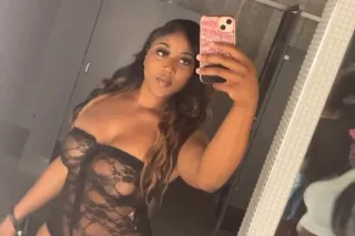 FineMu 23| 5'4| Petite |Pretty Feet| Natural fat ass - Image 4
