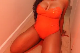 FineMu 23| 5'4| Petite |Pretty Feet| Natural fat ass - Image 5