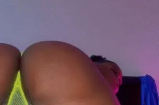 Pretty petite, sweet young thi... - Image 1