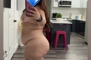 freaky white girl 👅 - Image 1