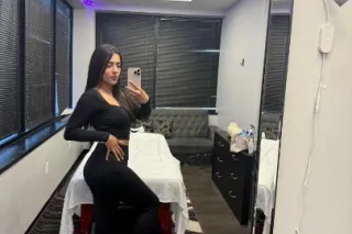 Enjoy a massage with me babe! ... - Image 2