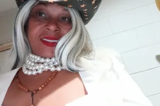 Hello Gentleman it's Holiday season - Image 1
